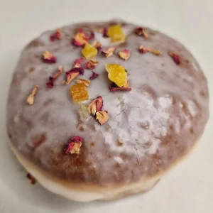 pączek z nadzieniem różanym